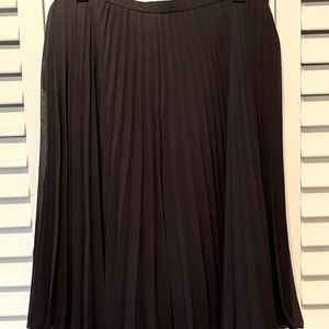 Coldwater Creek Mid-length Pleated Skirt in Black Polyester